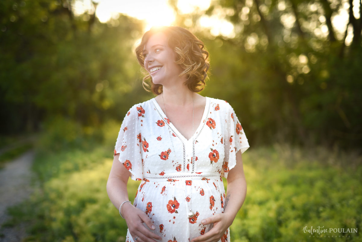 Seance grossesse famille coucher soleil future maman - Valentine Poulain