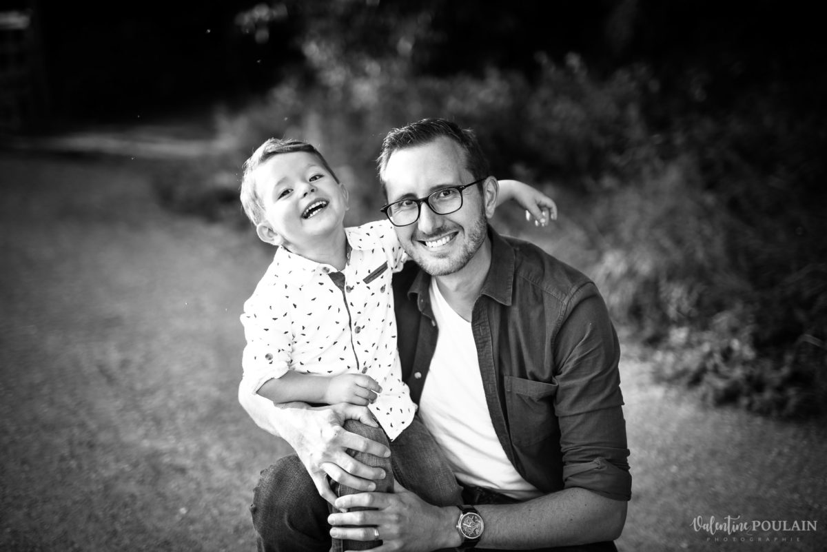 Seance grossesse famille père et fils - Valentine Poulain