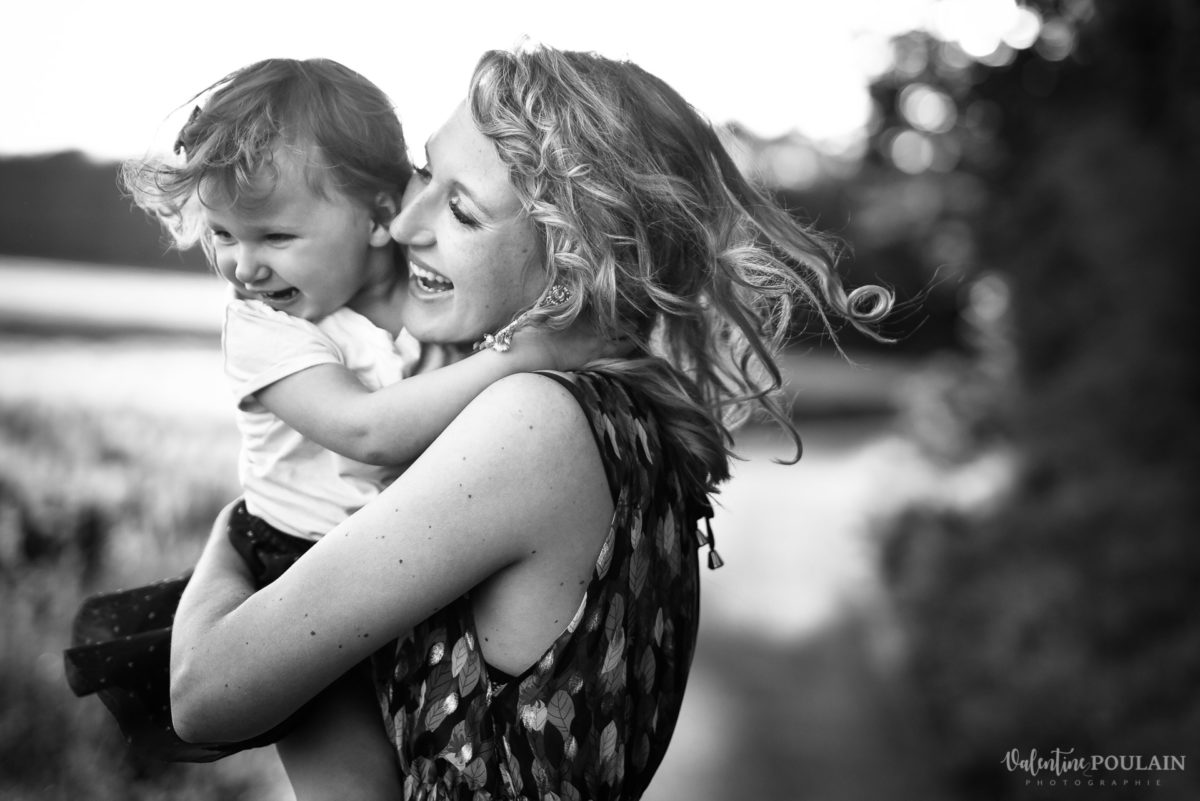 Séance photo Famille champs blé - Valentine Poulain b&w