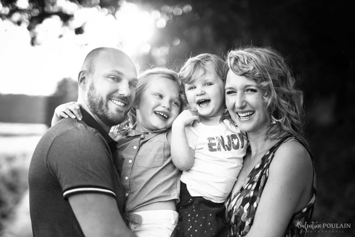Séance photo Famille champs blé - Valentine Poulain n&b