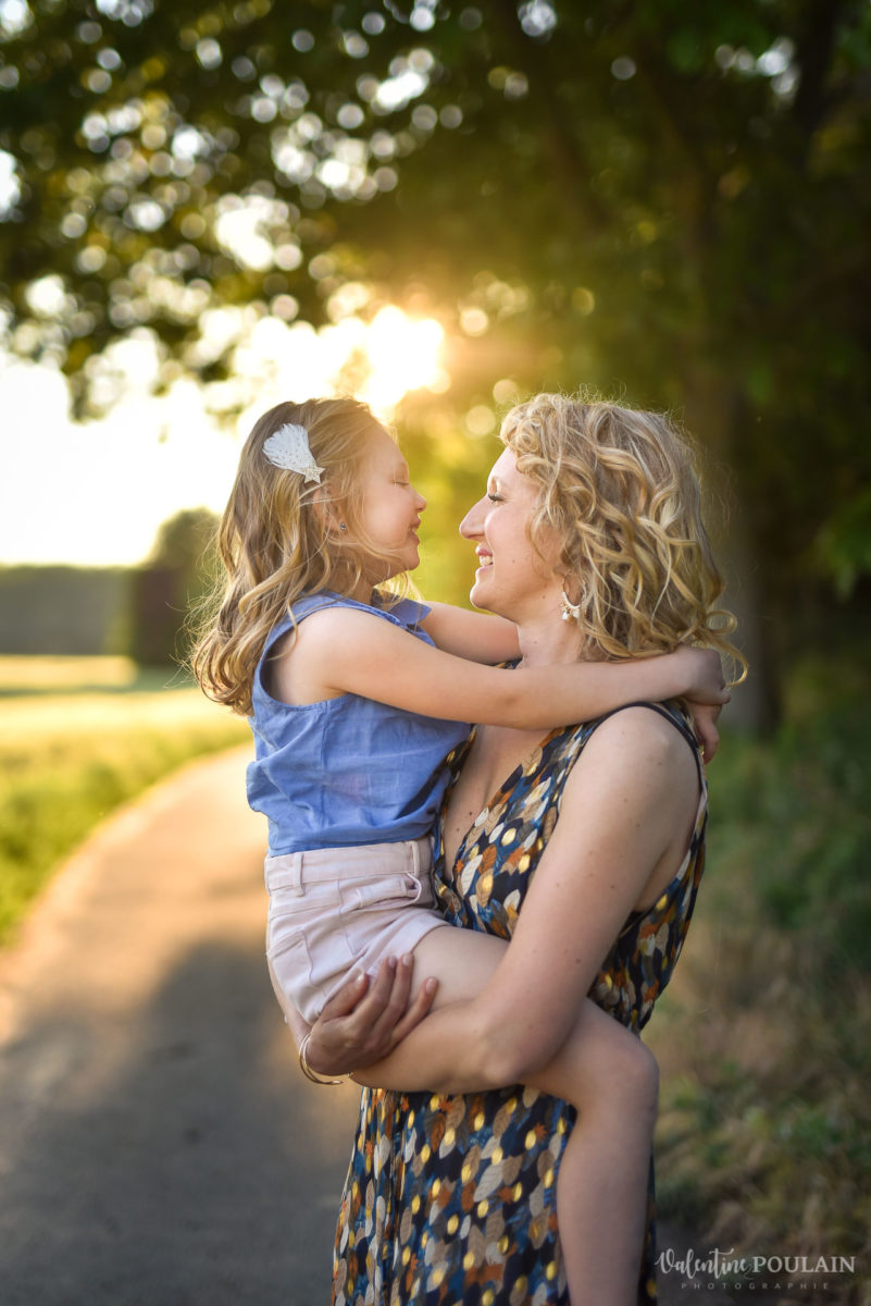 Séance photo Famille champs blé - Valentine Poulain maman