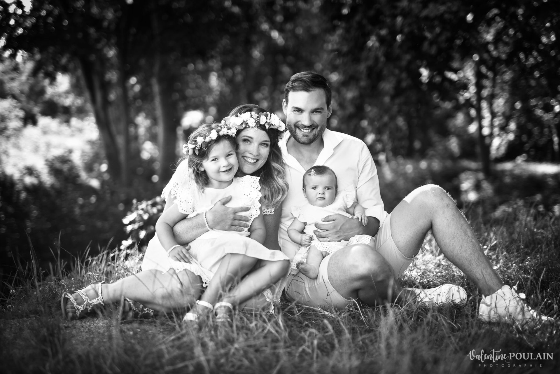 Shooting famille soeurs serre - Valentine Poulain assis