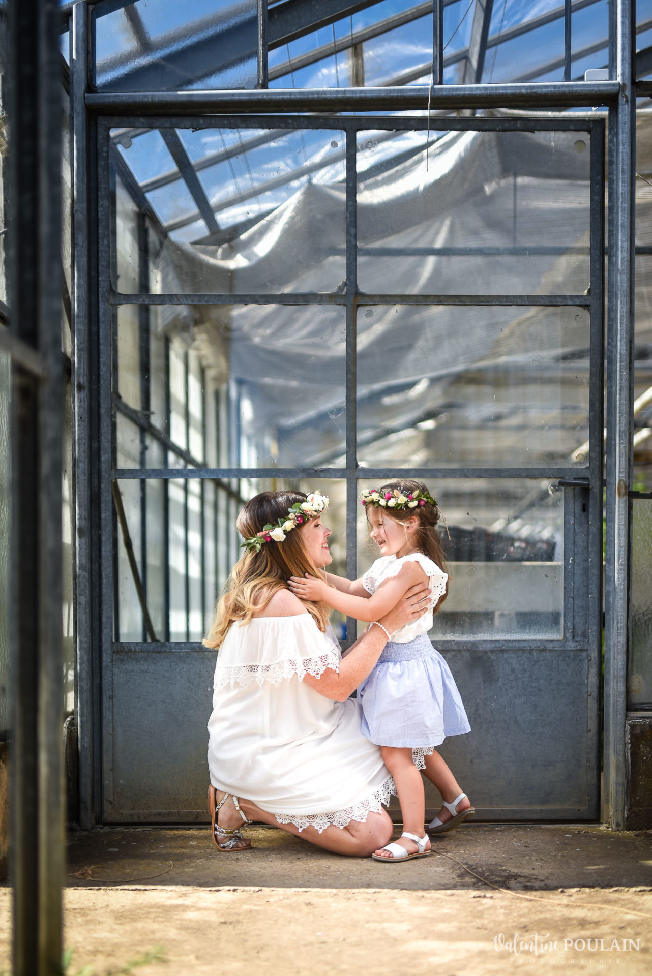 Shooting famille soeurs serre - Valentine Poulain mère fille