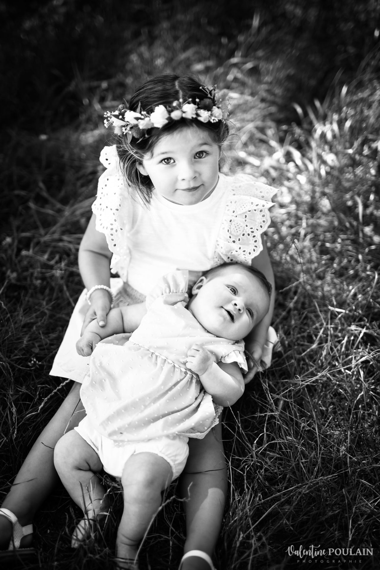 Shooting famille soeurs serre - Valentine Poulain noir et blanc