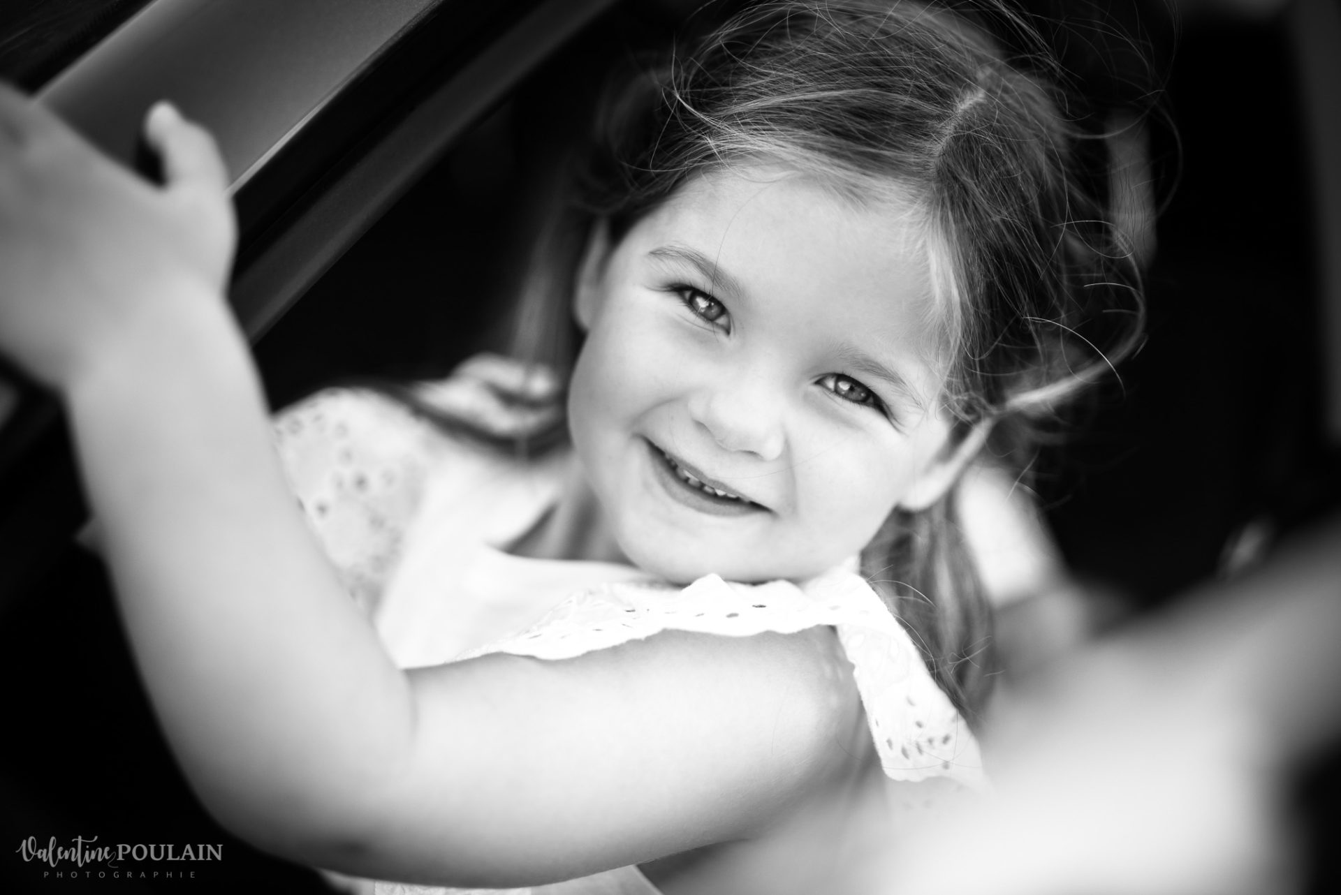 Shooting famille soeurs serre - Valentine Poulain n&b