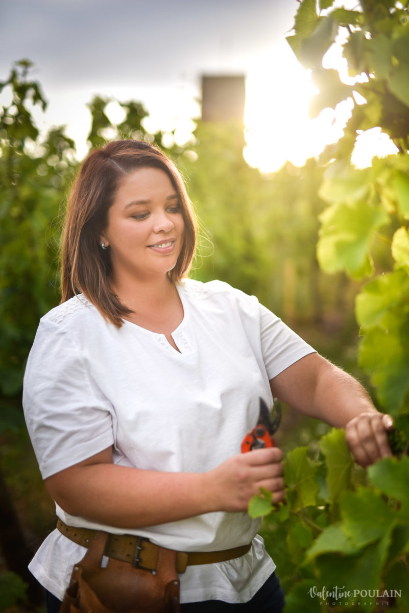 couper photo corporate Domaine vigneron - Valentine Poulain