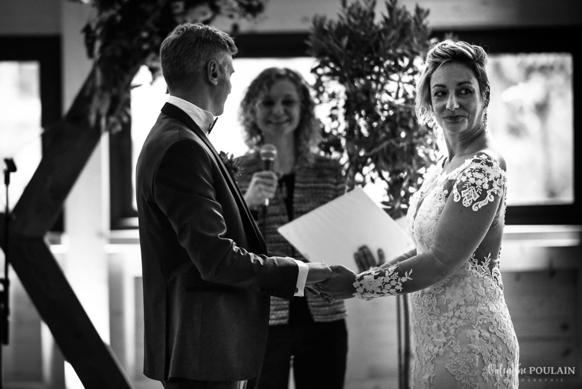 Mariage rock automne Domaine du Hirtz - Valentine Poulain cérémonie laïque regard