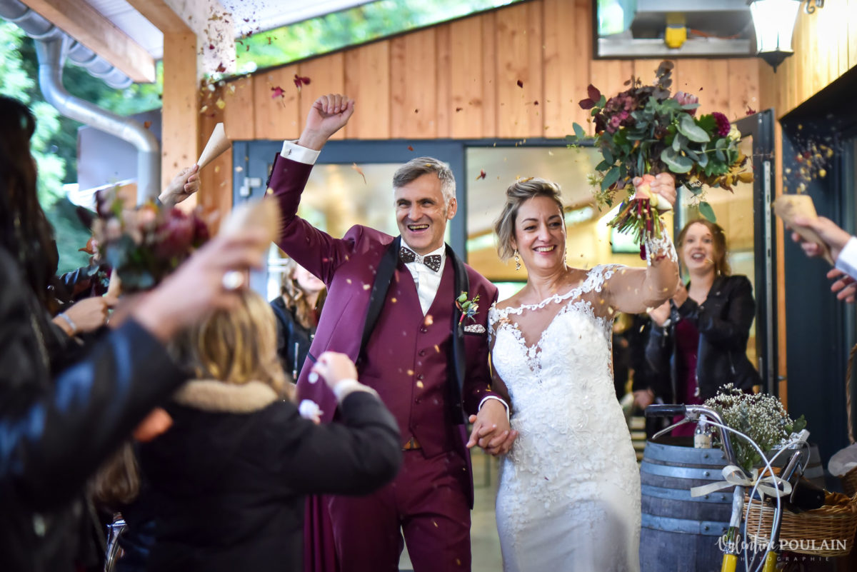 Mariage rock automne Domaine du Hirtz - Valentine Poulain cérémonie laïque sortie