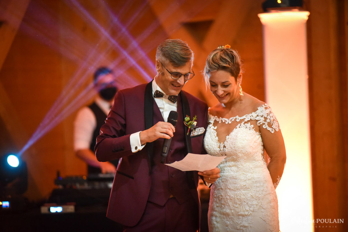 Mariage rock automne Domaine du Hirtz - Valentine Poulain soirée discours lire