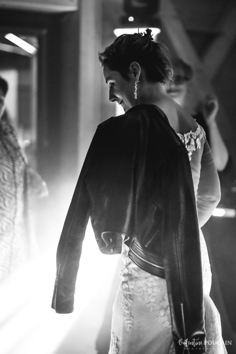 Mariage rock automne Domaine du Hirtz - Valentine Poulain soirée rockeuse veste