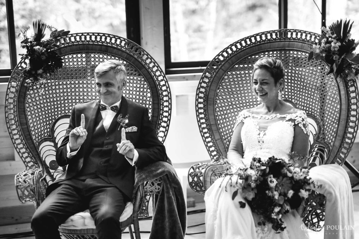 Mariage rock automne Domaine du Hirtz - Valentine Poulain cérémonie laïque noir et blanc