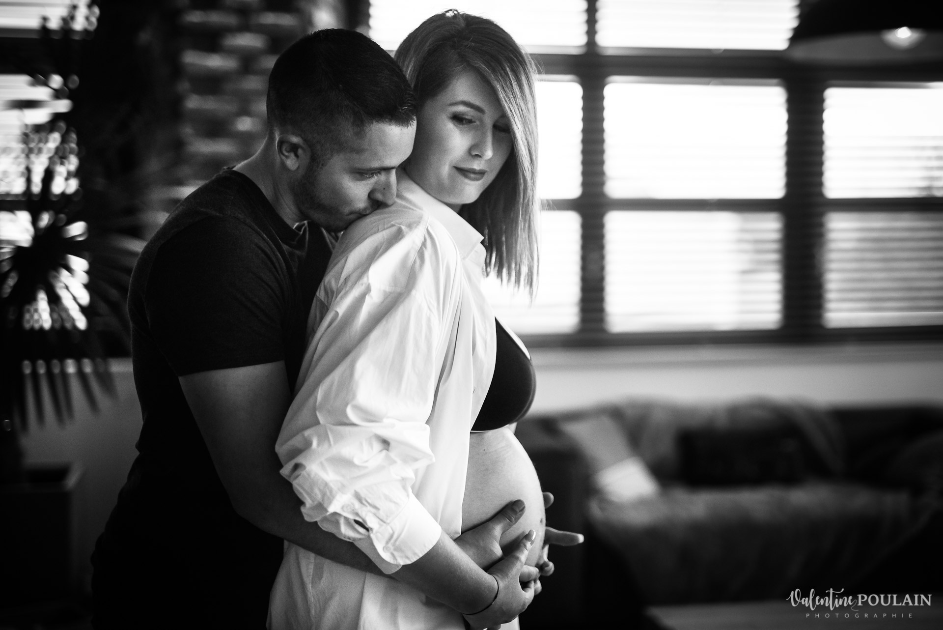 Boudoir grossesse couple - Valentine Poulain