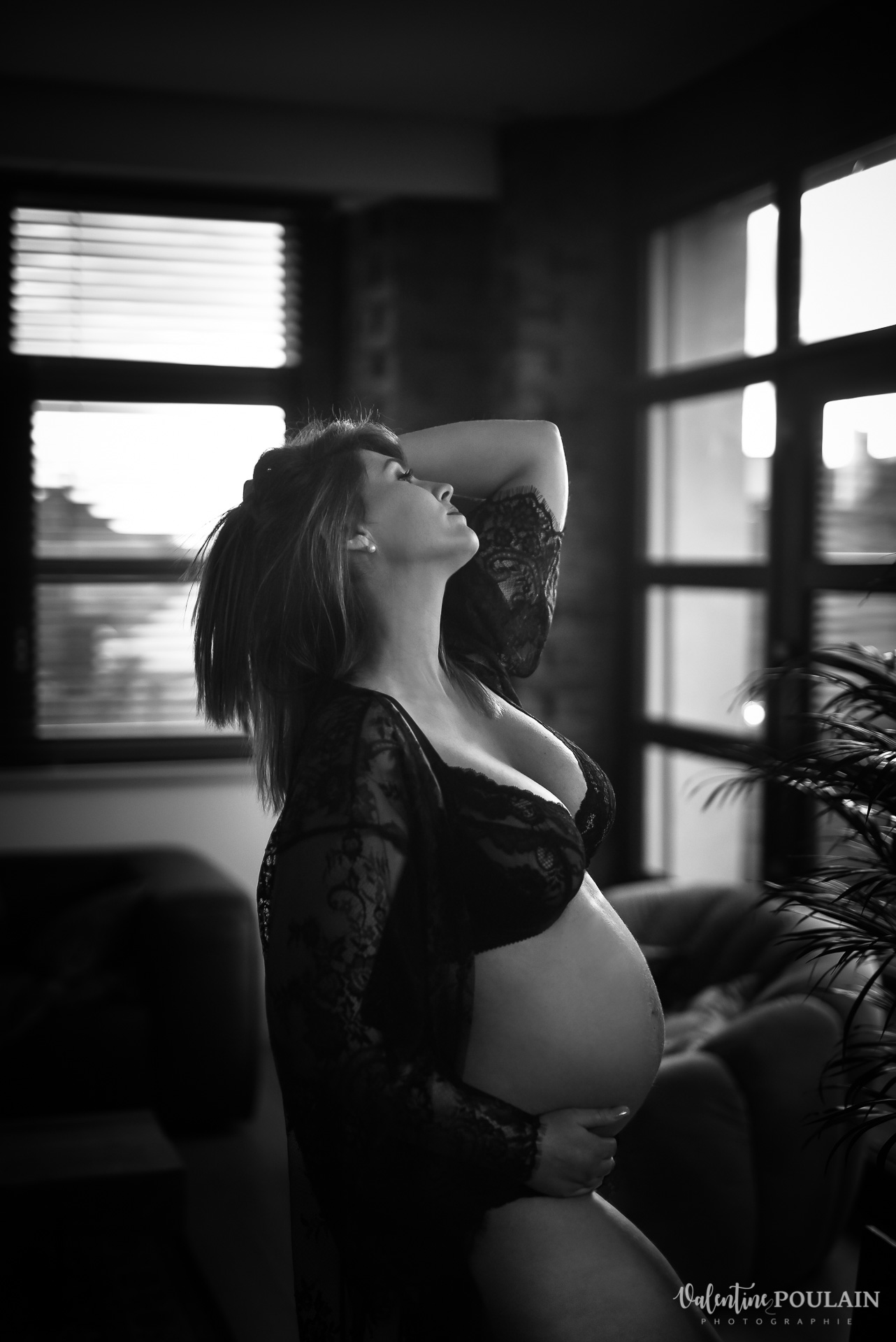 Boudoir grossesse couple - Valentine Poulain n&b