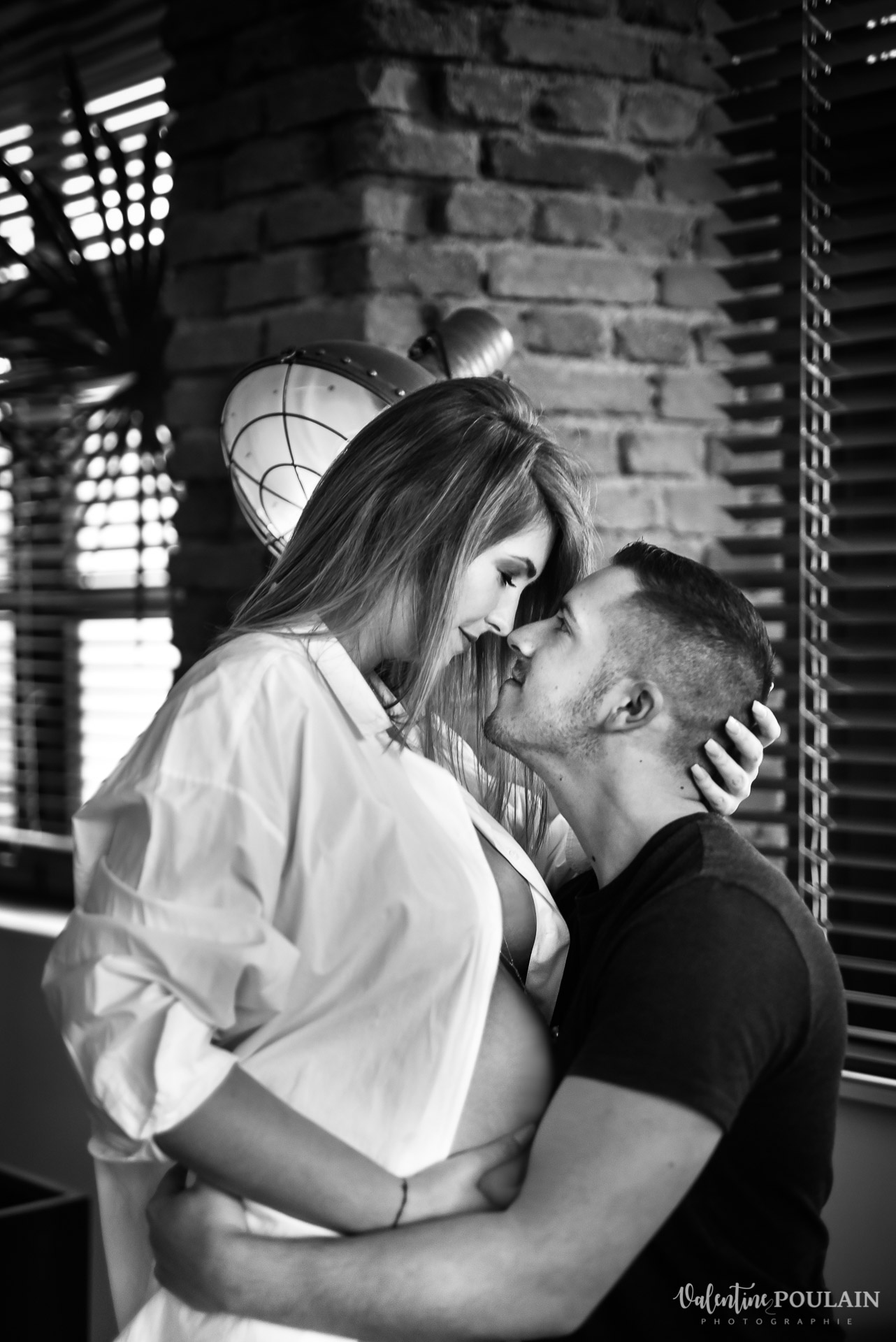 Boudoir grossesse couple - Valentine Poulain tête à tête