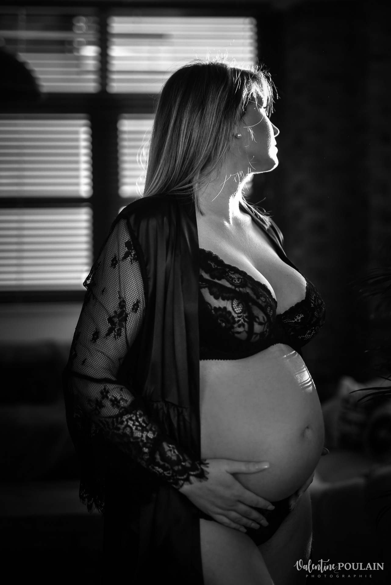 Boudoir grossesse couple - Valentine Poulain noir&blanc