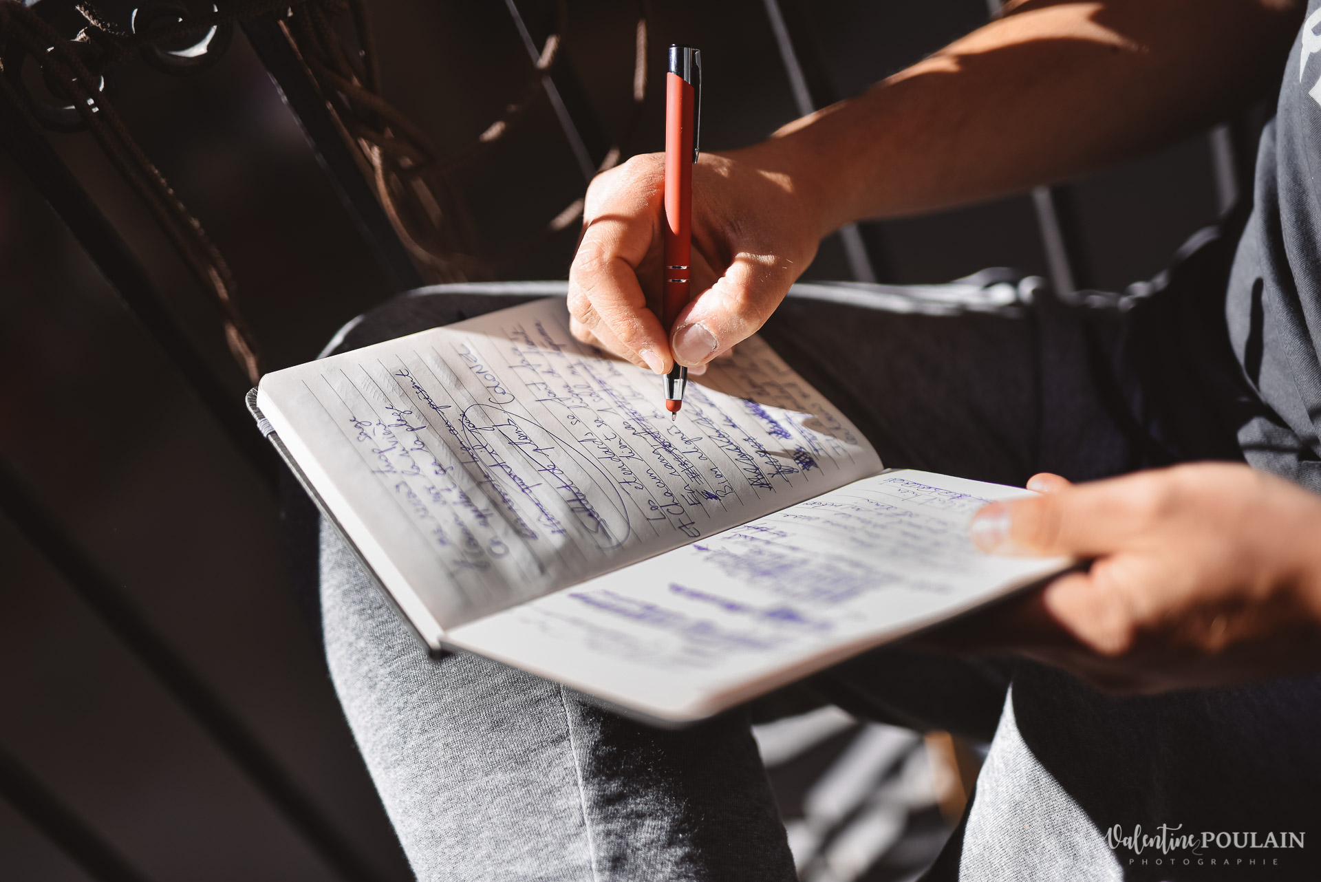 Séance photo couple Barcelone - Valentine Poulain écrire