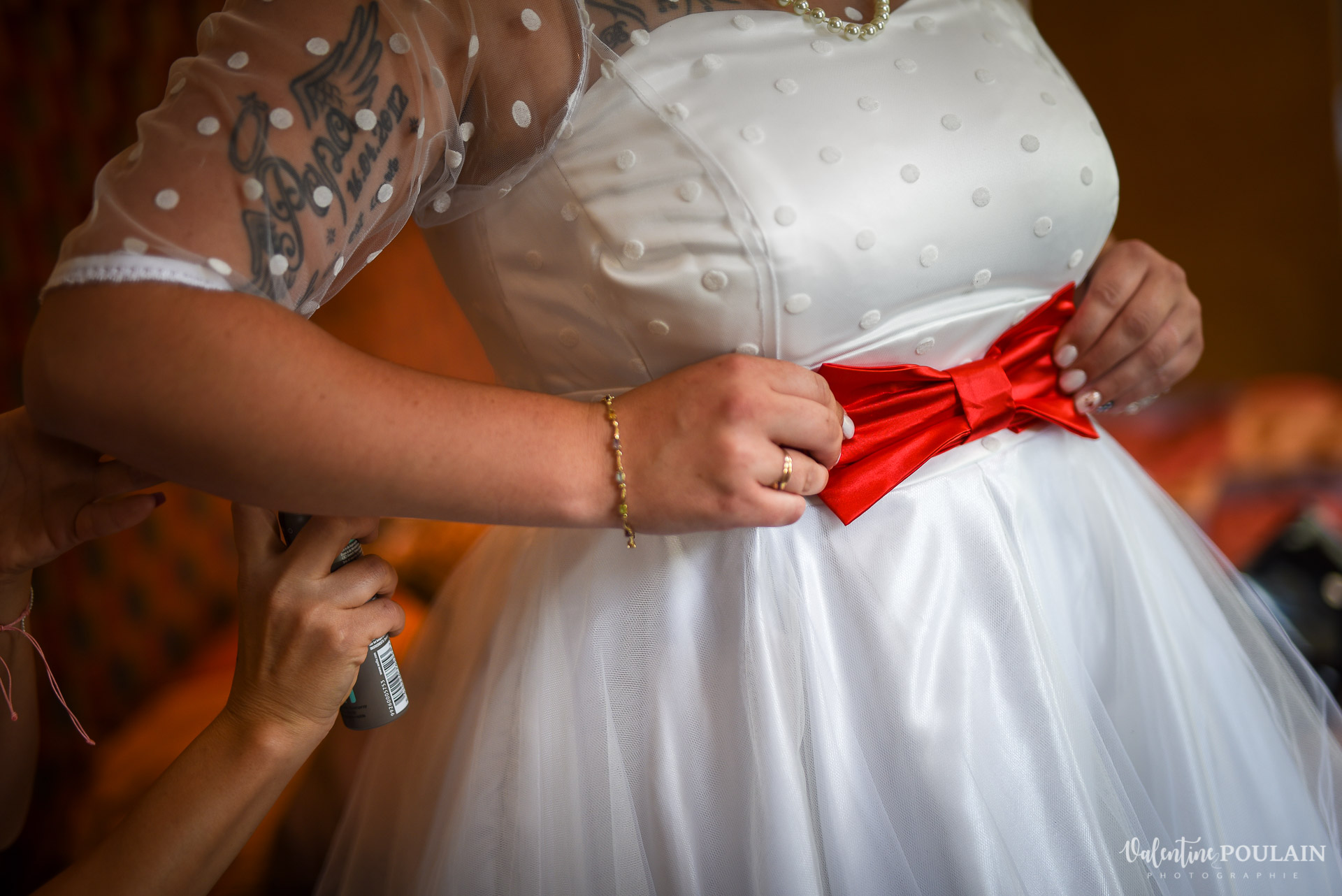 Mariage vintage rockabilly - Valentine Poulain ceinture rouge