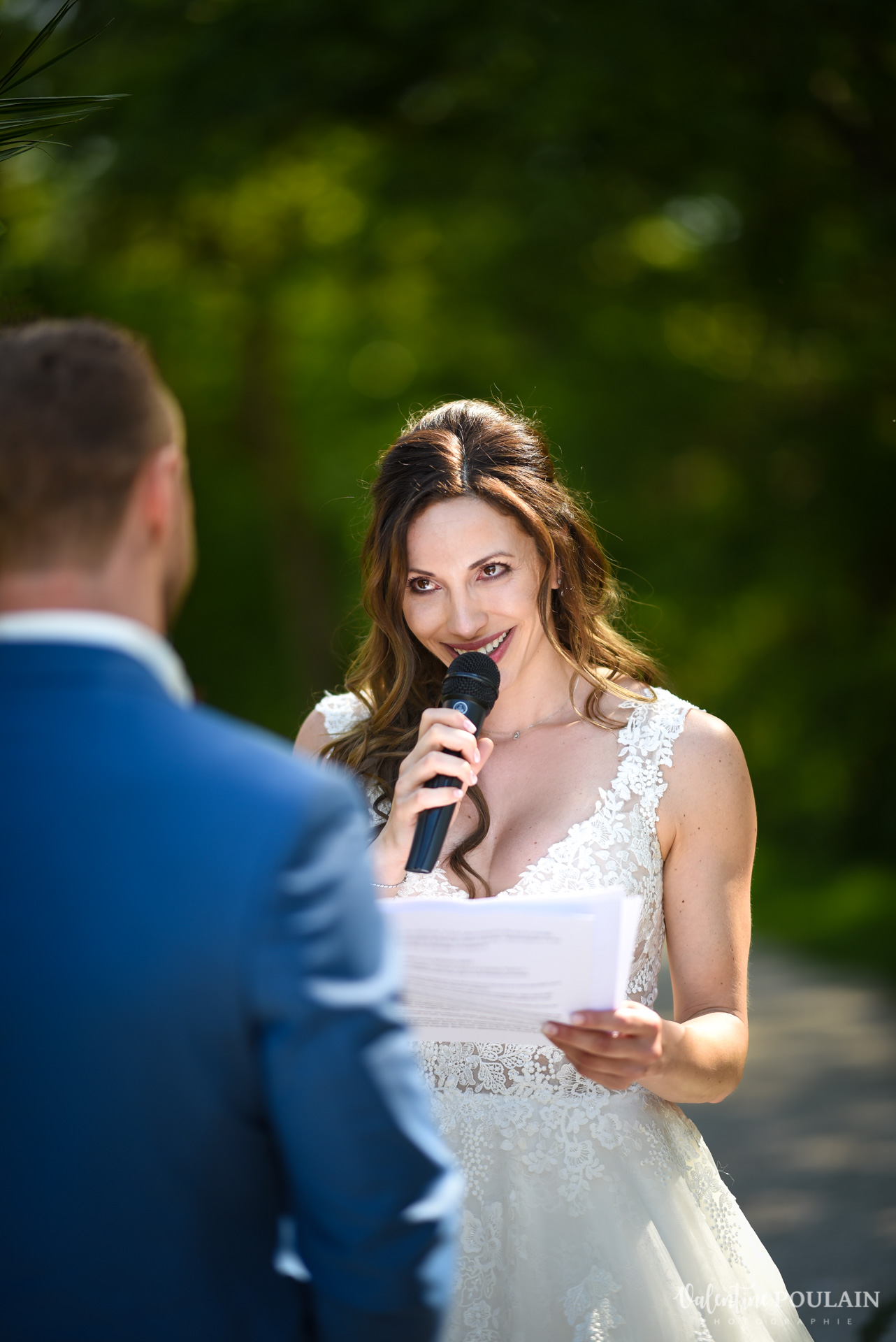 Mariage cérémonie laïque Moulin-de la Mangue - Valentine Poulain émue