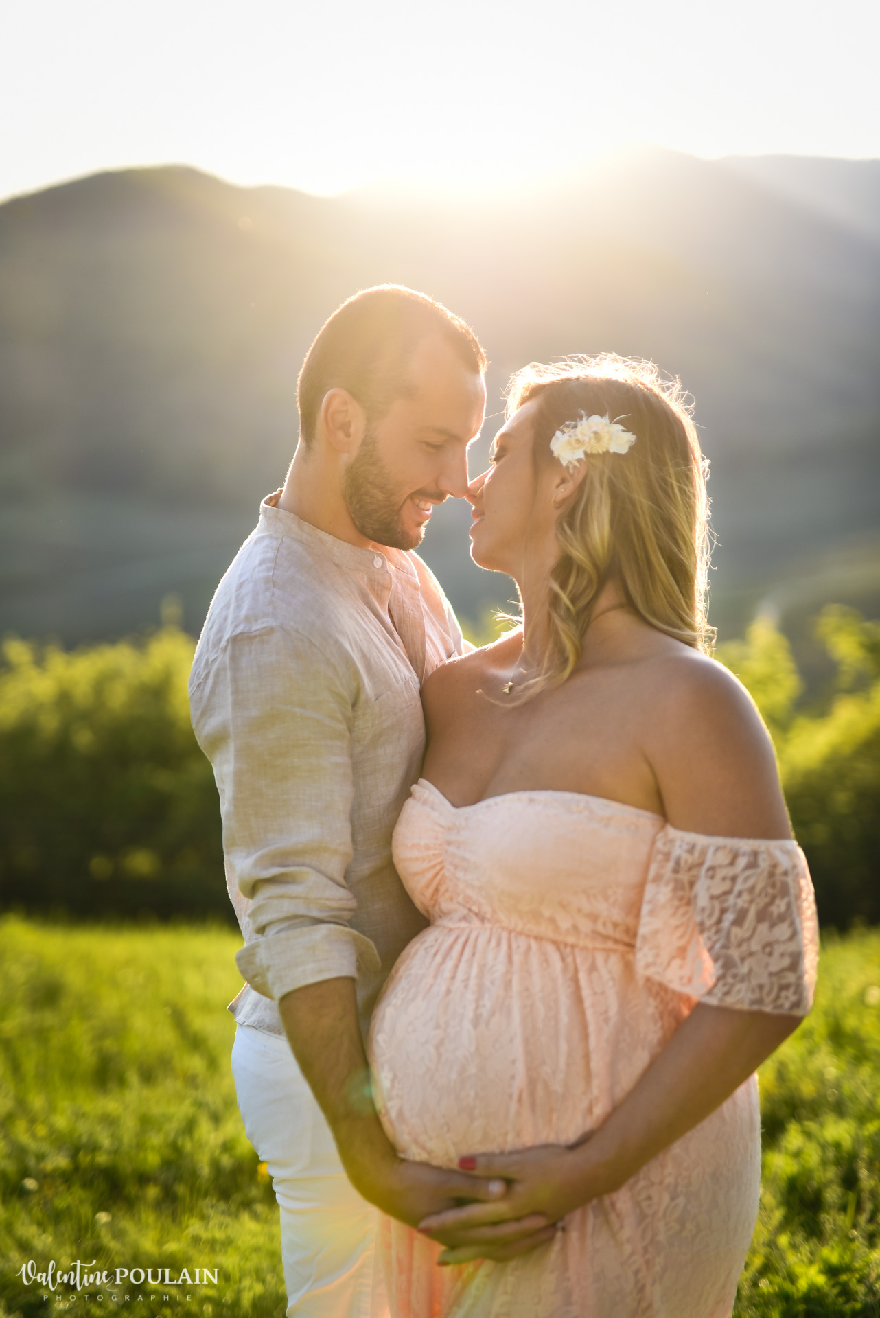 Shooting grossesse sunset montagne emotion  -  Valentine Poulain