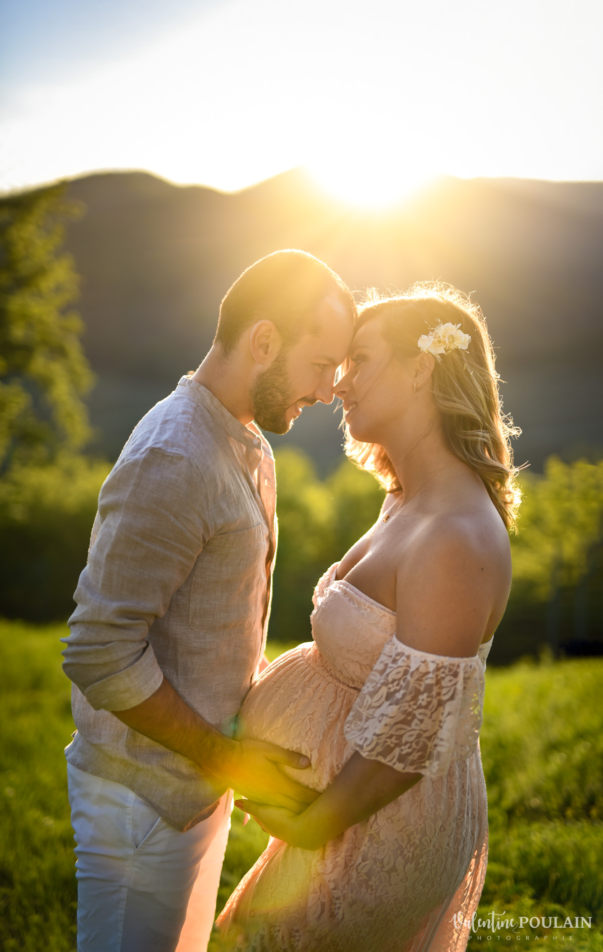 Shooting grossesse sunset montagne amoureux  -  Valentine Poulain