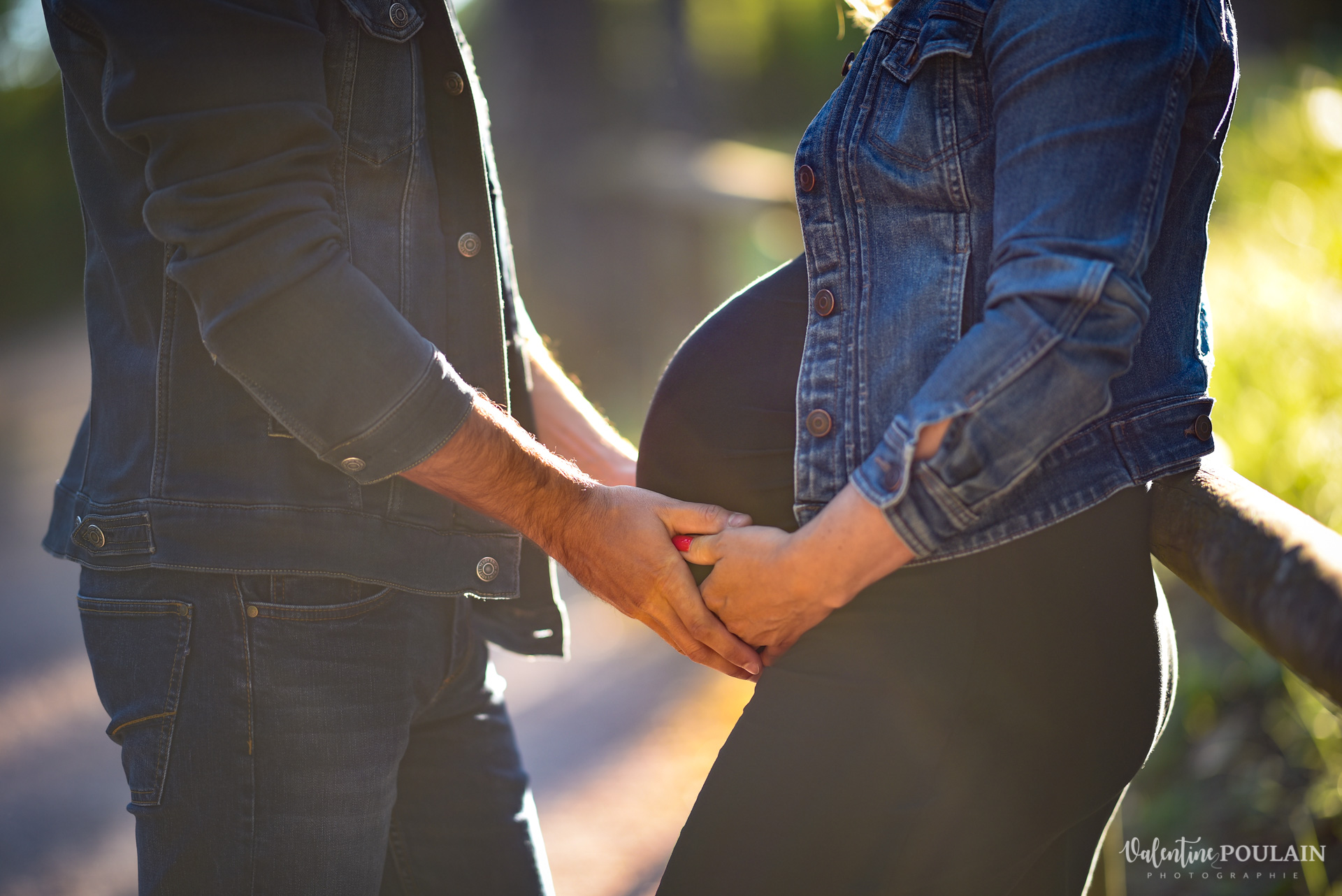 Shooting grossesse sunset montagne ventre - Valentine Poulain