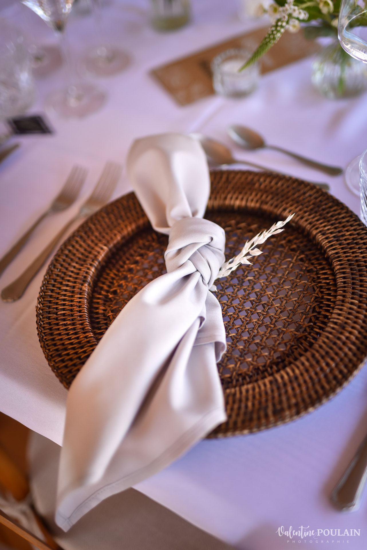 Se marier en exterieur - Château Thanvillé Valentine Poulain assiette