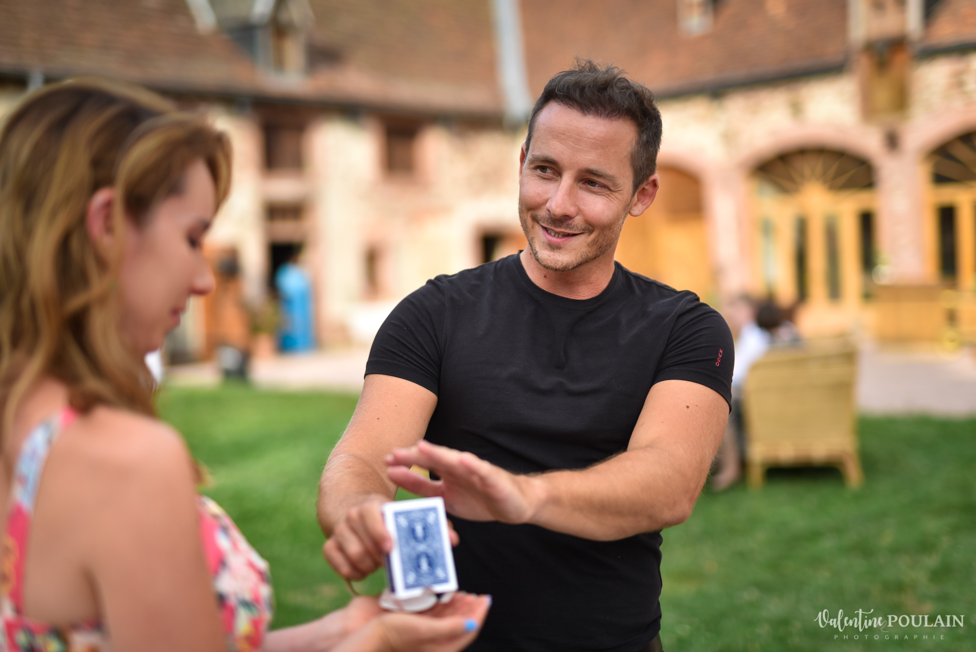 Se marier en exterieur - Château Thanvillé Valentine Poulain magicien