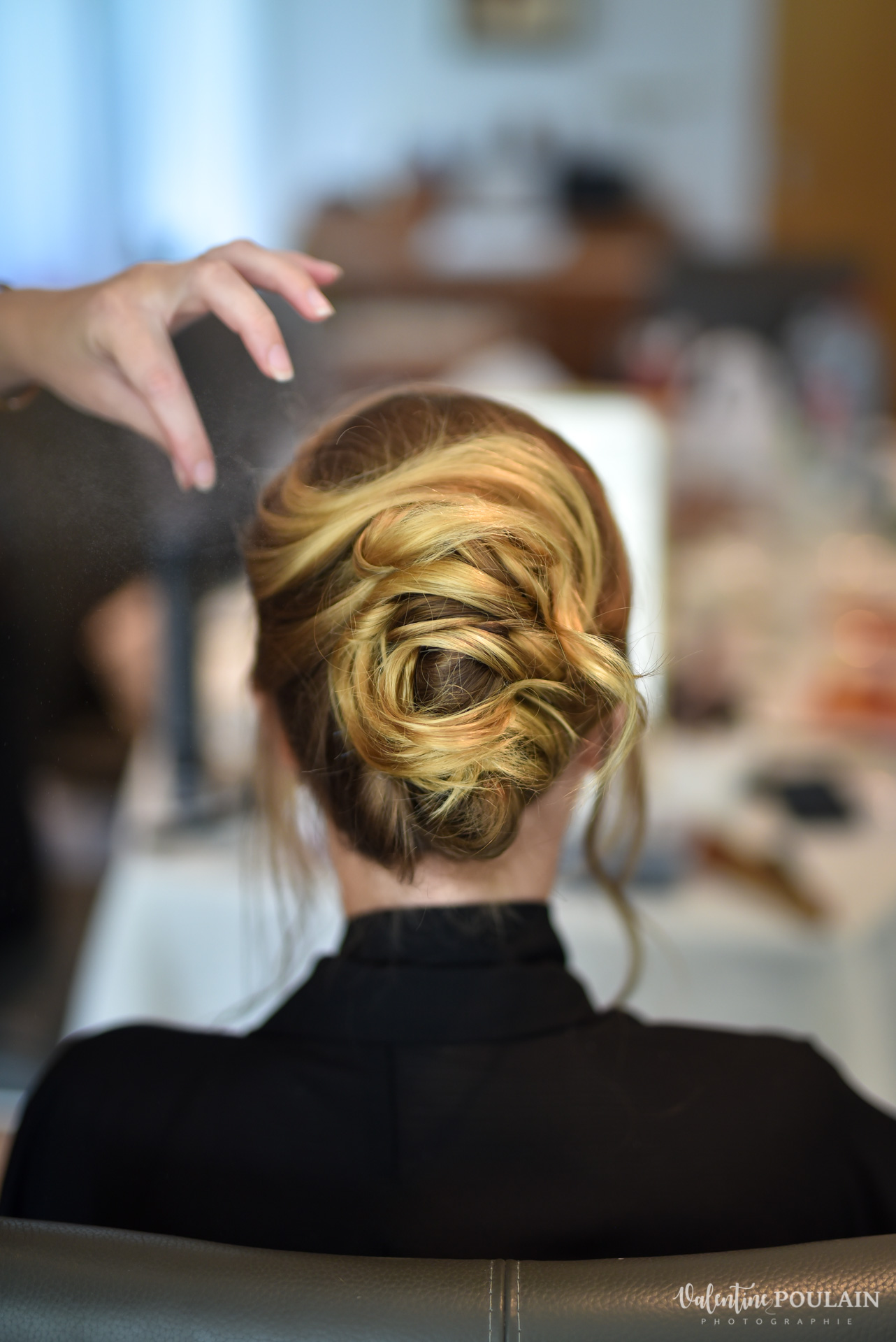 Se marier en exterieur - Château Thanvillé - Valentine Poulain chignon